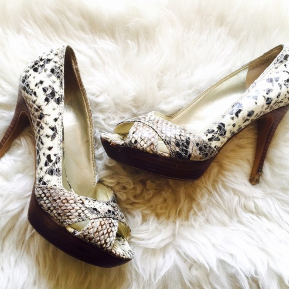 GUESS Snakeskin Peeptoe heels- Sz 9 *GORGEOUS* ⭐️SALE 2/$40
